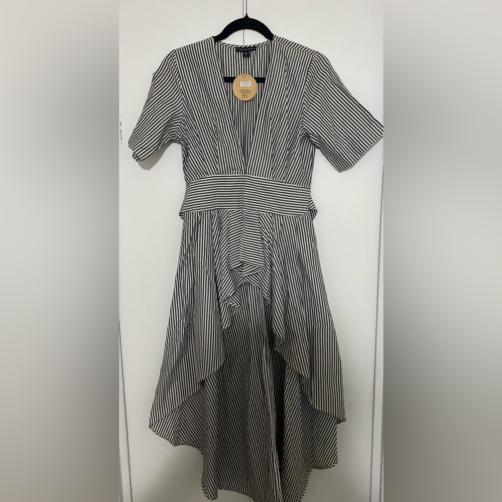 ThreadStory  grey and white short sleeve long shirt.